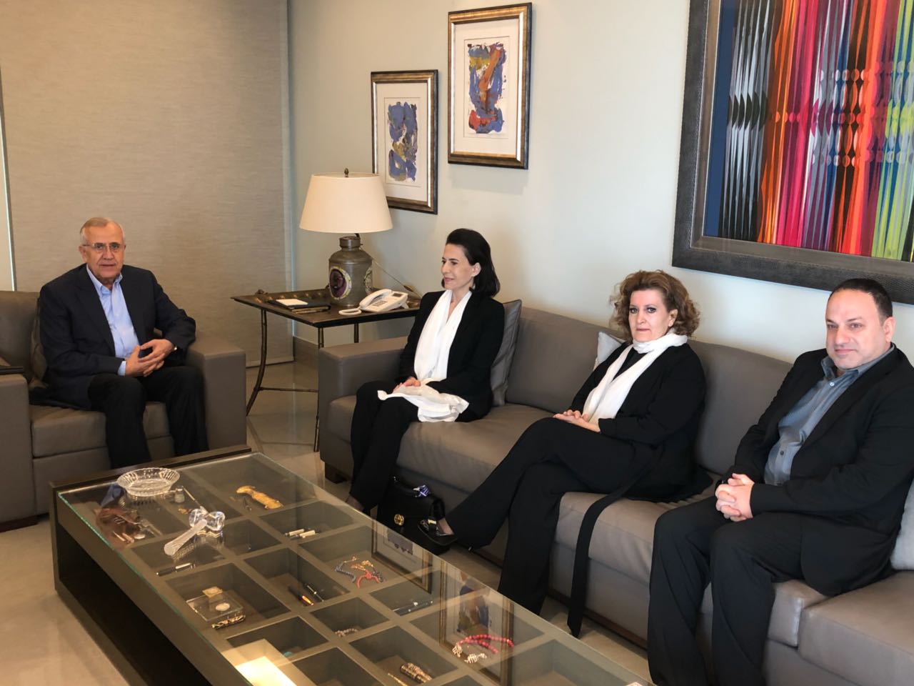 سليمان اتصل بعباس متضامنا مع الشعب الفلسطيني