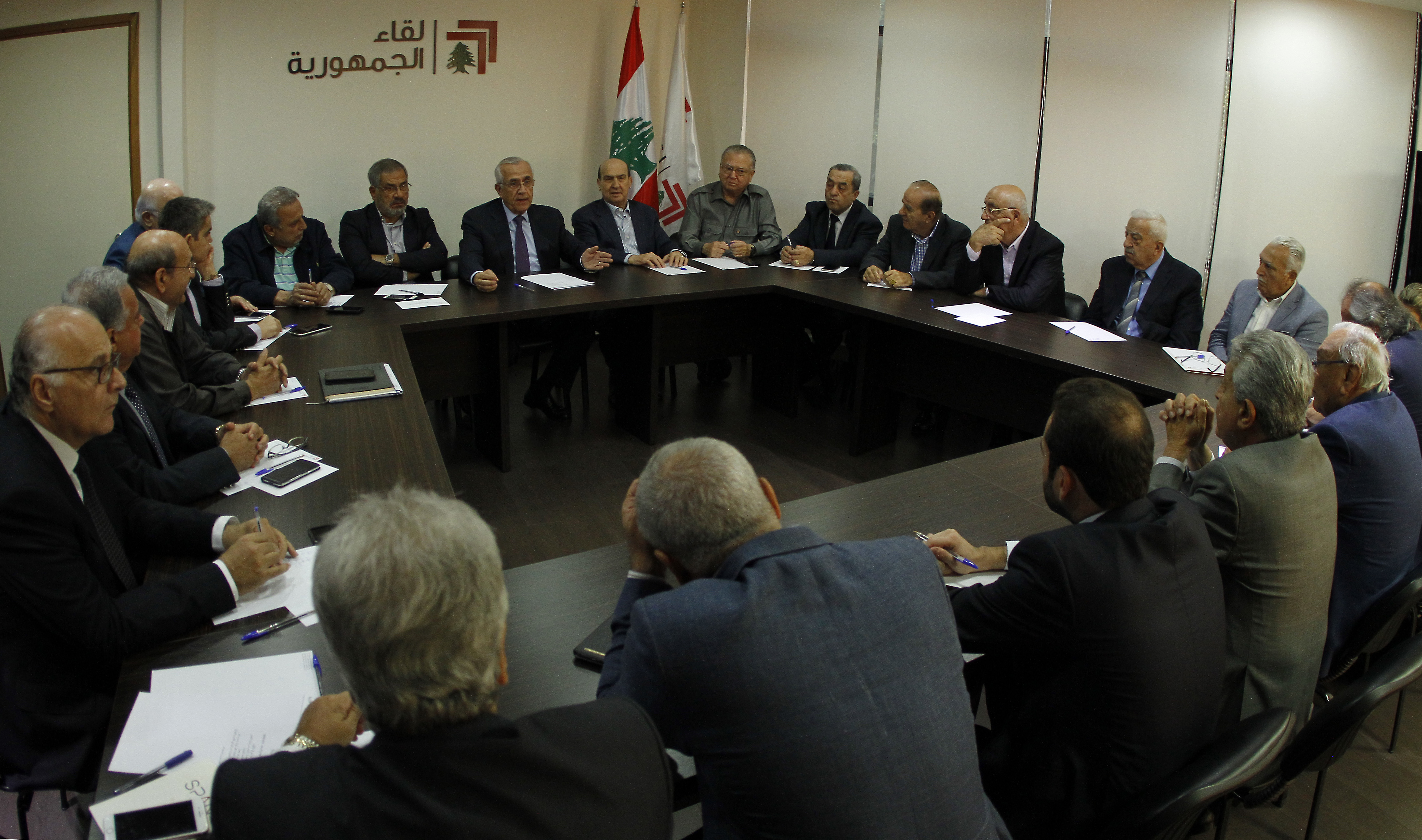 لقاء الجمهورية يدعو إلى التخلي عن سياسة اختراع الأعراف لتأزيم المأزوم ومنع قيام الدولة