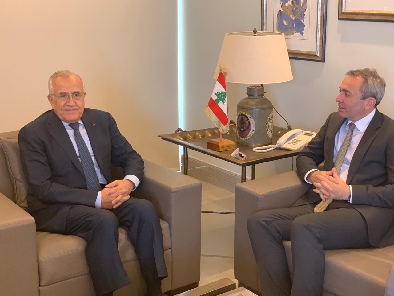 سليمان استقبل السفير البريطاني: لتحصين علاقات لبنان الدولية وعدم الانجرار إلى سياسة المحاور الهدّامة