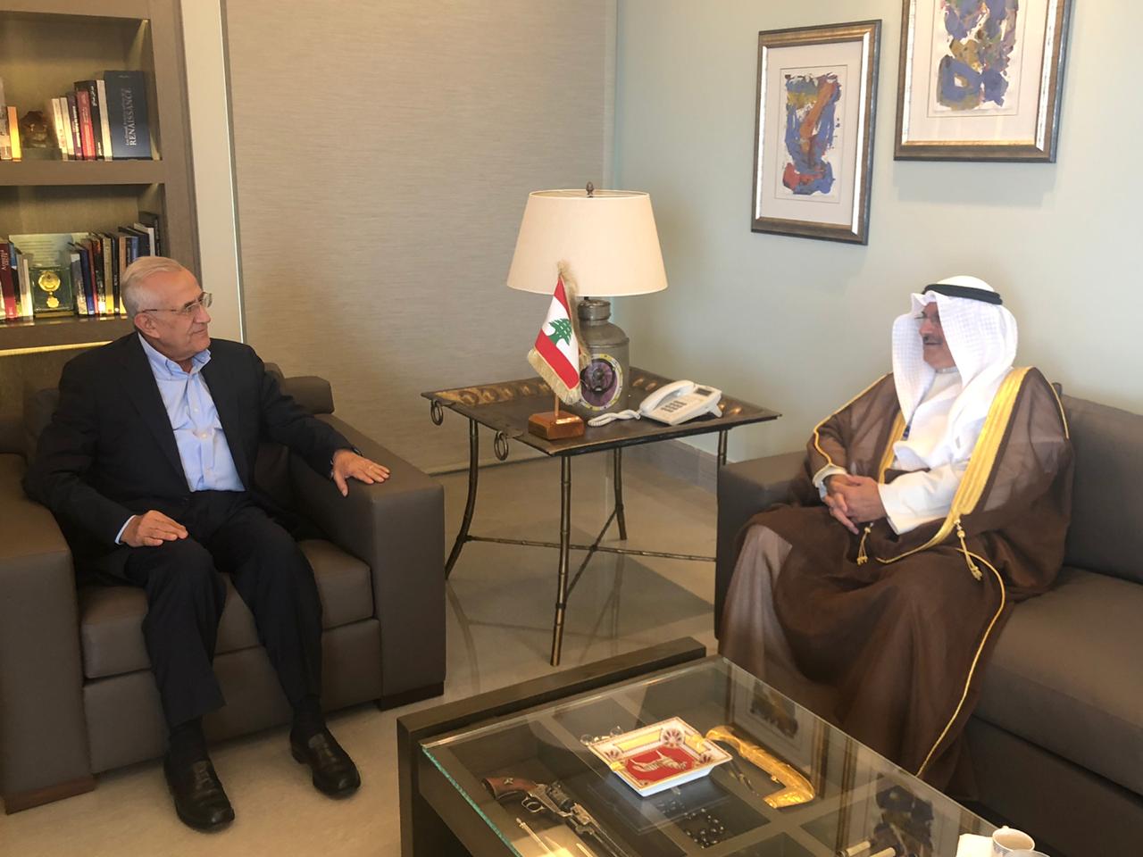 سليمان بحث في الأوضاع الدولية مع السفير الكويتي