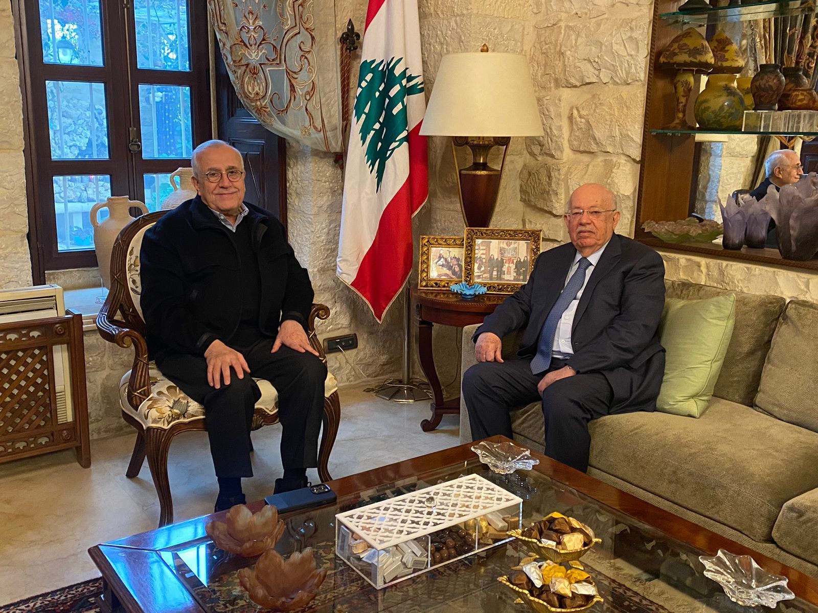 سليمان يلتقي درباس وتشديد على التمسك بوحدة اللبنانيين 